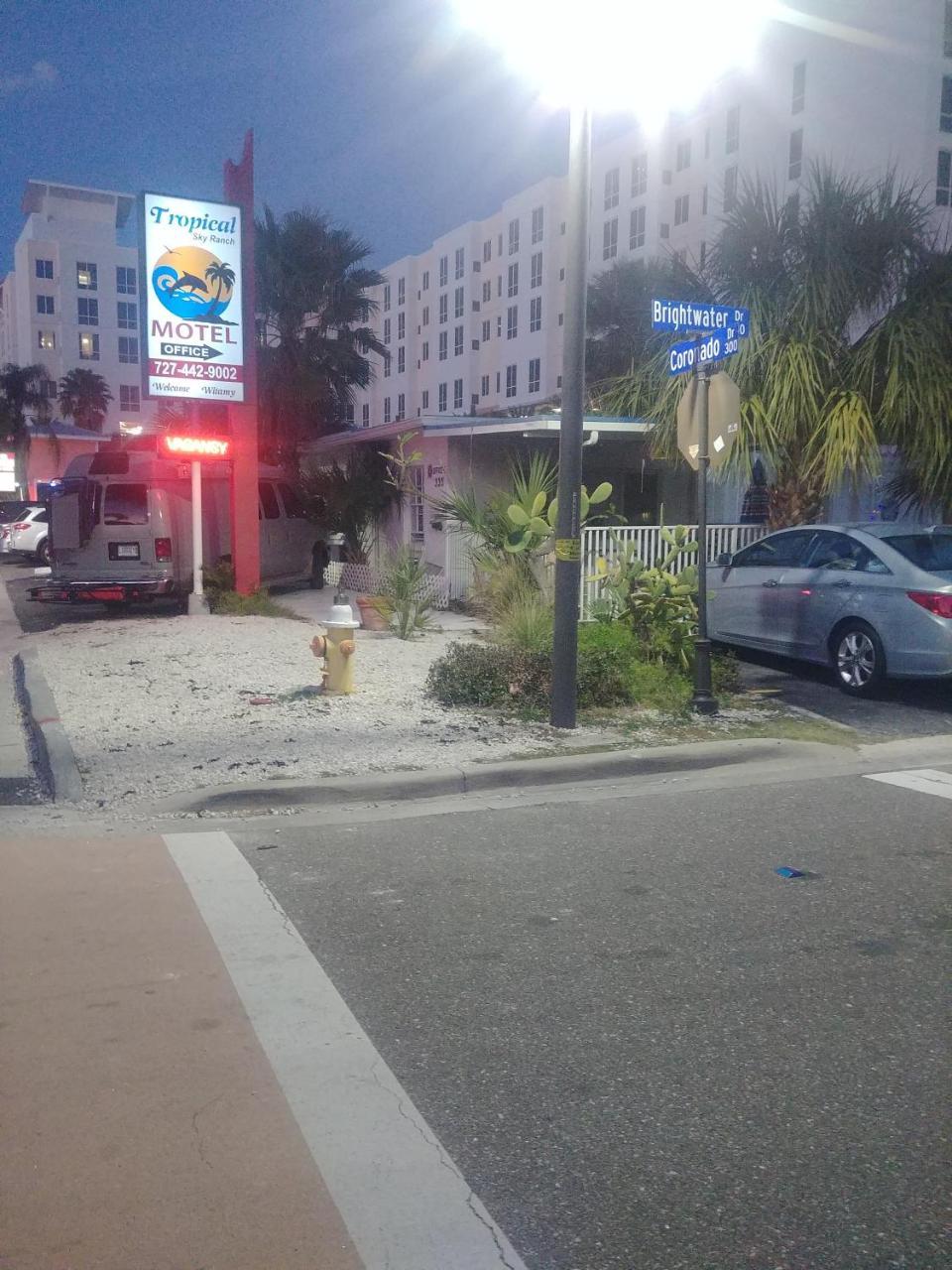 Tropical Sky Ranch Motel Clearwater Beach Buitenkant foto