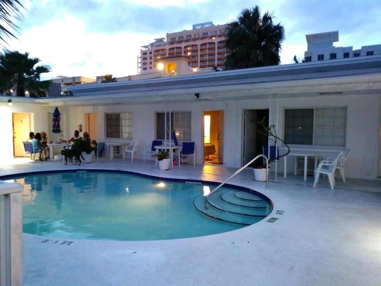 Tropical Sky Ranch Motel Clearwater Beach Buitenkant foto